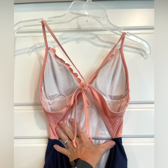 Cupshe High Cut One Piece Swimsuit - Picture 4 of 5